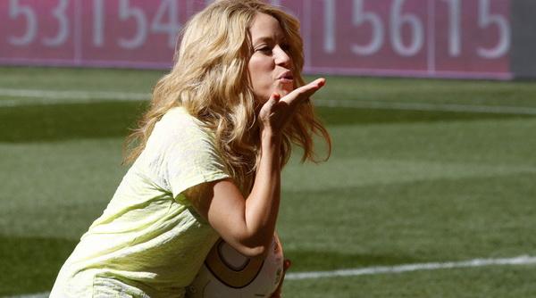 shakira singura dupa 11 ani