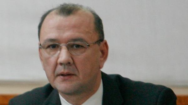 fatuloiu internat la floreasca pentru a si indrepta un deget