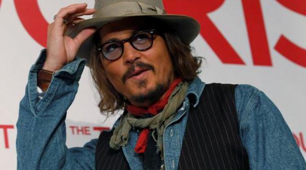 johnny depp muscat de bulldogul angelinei