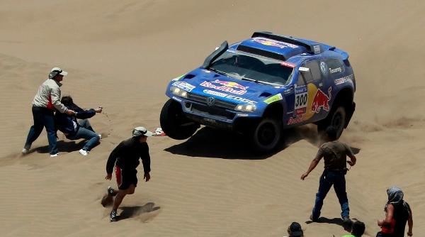 dakar 2011 echipa volkswagen implicata intr un accident soldat cu un ranit