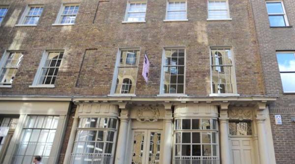 resedintele unor tesatori de matasuri din londra secolului xviii