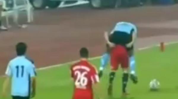 video ribery fuge cu un adversar in spate la propriu