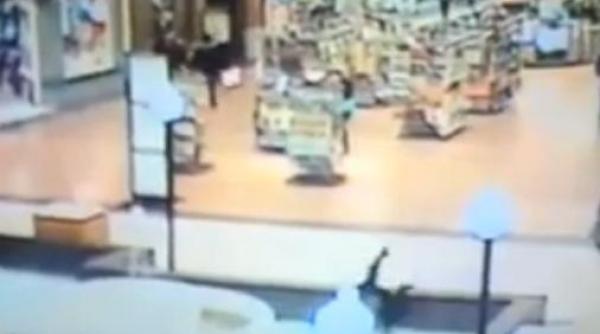 a cazut in fantana in timp ce scria un sms