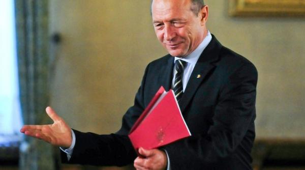 basescu apare cate un indurerat de patrie si se plange cum nu avem noi o strategie