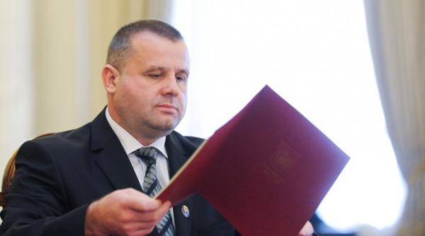 sindicatele cer demisia lui botis