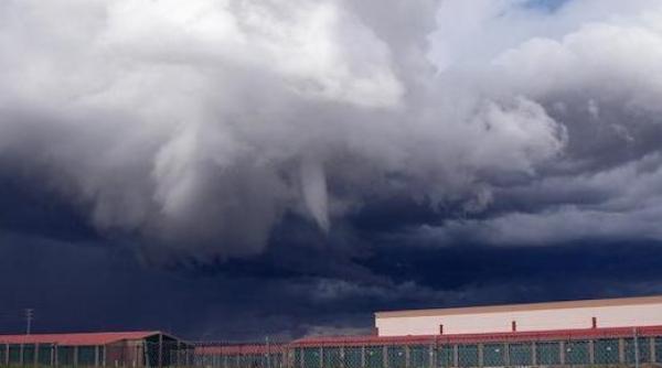 statul american california amenintat de o superfurtuna