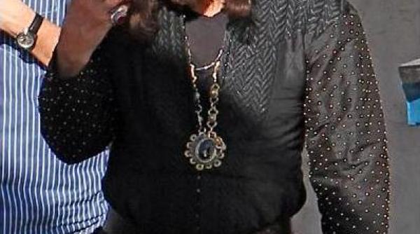 al pacino adopta un aspect medieval cu parul lung