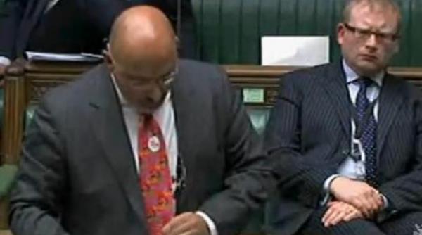 cravata unui deputat britanic a inceput sa cante in camera comunelor
