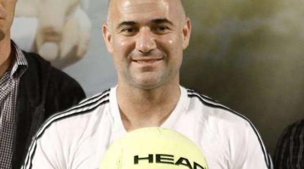 andre agassi va fi inclus in hall of fame