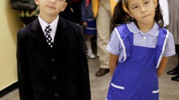 ne intoarcem la uniformele scolare