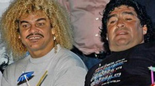 video maradona si valderrama au revenit pe teren intr un amical de fotbal in sala