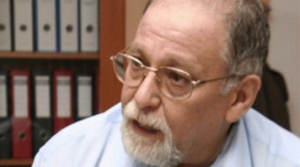 in semn de protest un profesor renunta la decoratia primita de la basescu