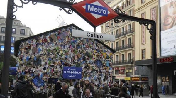 hotelul din gunoaie revelatia fitur 2011