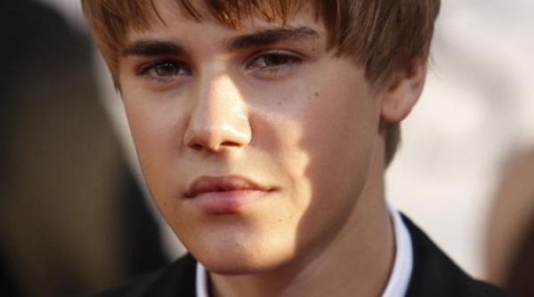 justin bieber isi intretine parul cu 1500 de dolari pe luna