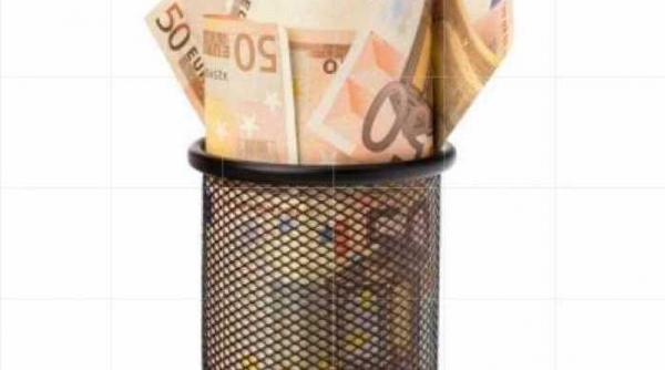 autoritatile publice combat criza cu laptopuri telefoane mobile laxative sms uri si lumanari