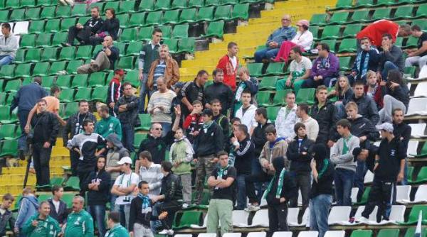 fanii echipei la care s a lansat berbatov vor sa si vanda sangele pentru a salva clubul