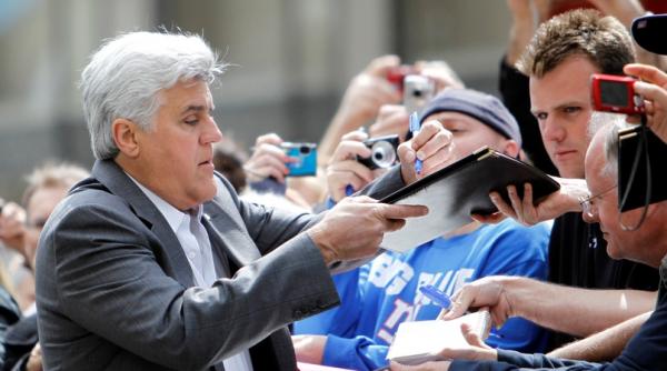 jay leno desemnat barbatul anului de universitatea harvard