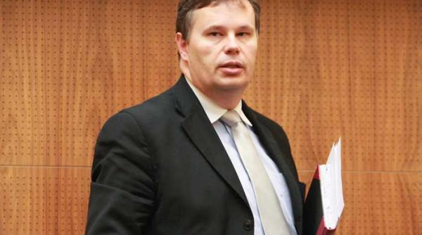 franks se tine de umor negru