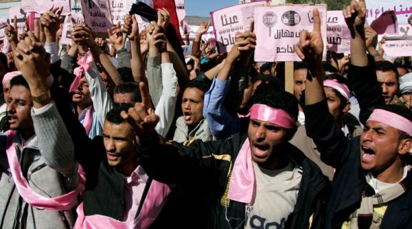 lumea araba fierbe mii de manifestanti cer demisia presedintelui yemenit