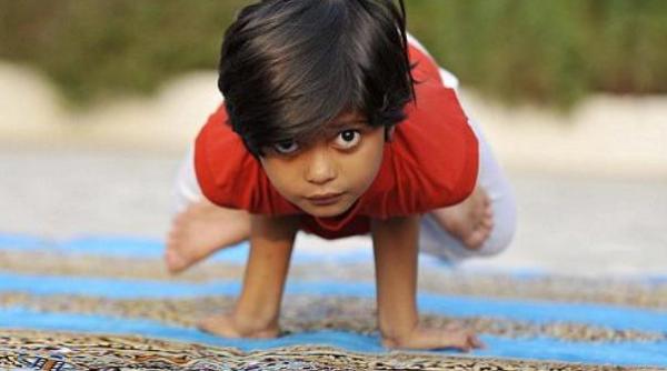 are sase ani si este cea mai tanara profesoara de yoga din lume