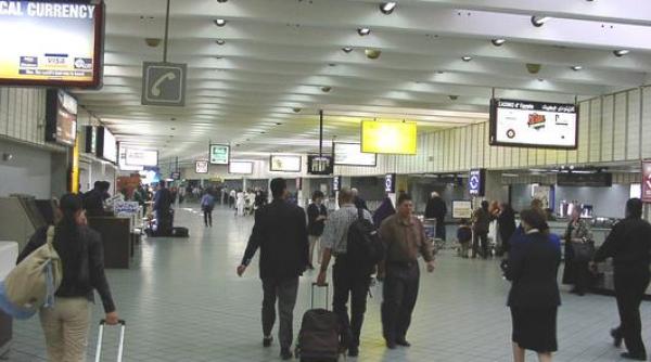 ambasadele au inceput sa si evacueze compatriotii din egipt