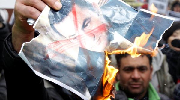 armata catre mubarak nu vrem sa sfarsesti ca ceausescu pleaca in pace