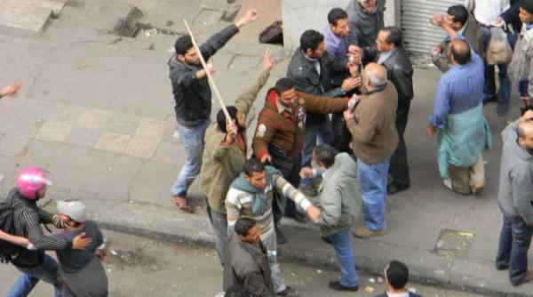 revolutionarii stapanii inarmati pana in dinti din cairo