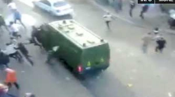 cairo duba politiei intra in plin in protestatari