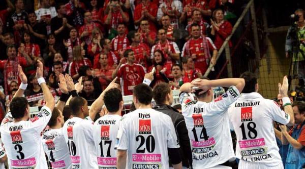 doi ani fara pasarila