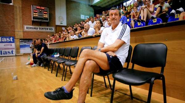 peter kovacs antrenorul demis al otchimului multe jucatoare se cred vedete