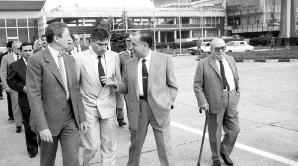 razboi intre senat si guvern barladeanu versus petre roman