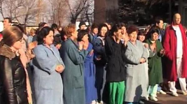 angajatii institutului orl din capitala au reluat protestele