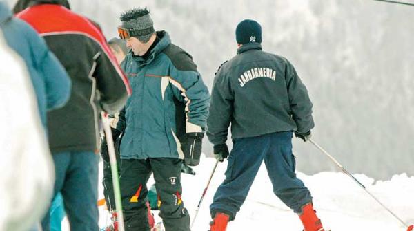 sase vine garda pe partie