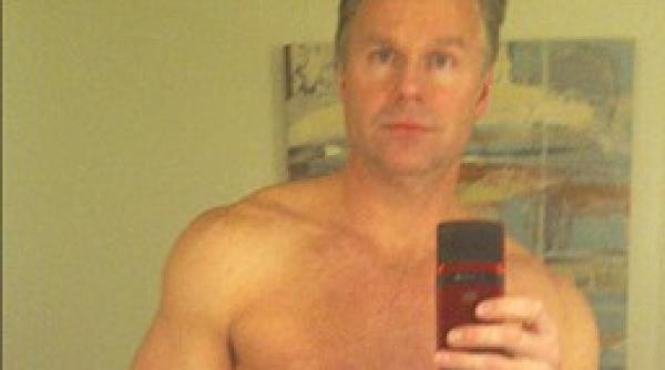 un congresman a demisionat dupa ce a aparut dezbracat pe internet