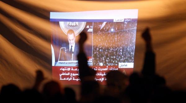 furie in egipt dupa refuzul lui mubarak de a demisiona