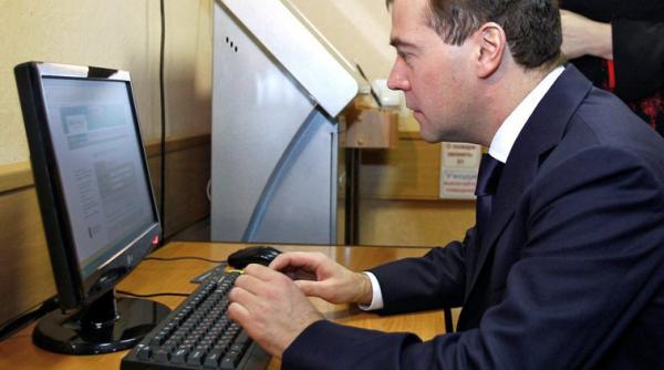 medvedev desemnat cel mai bun blogger din rusia