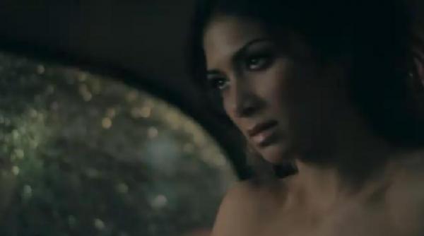 nicole scherzinger se dezbraca in noul sau videoclip