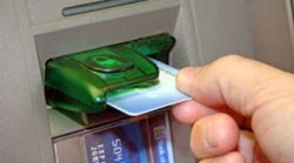 sase romani au furat bani de pe cardul sotului presedintelui irlandei