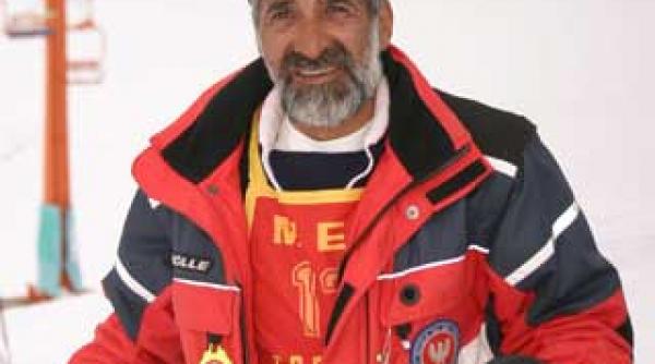 vali caciula isi revine