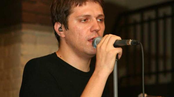 al treilea album byron e perfect joi lansarea