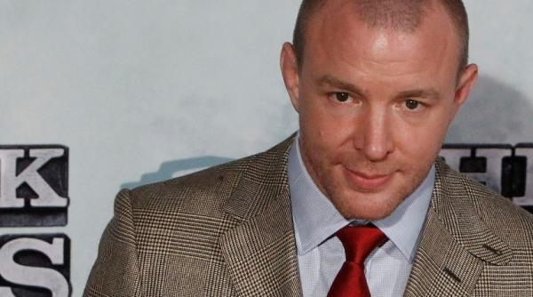 guy ritchie invadat de vagabonzi