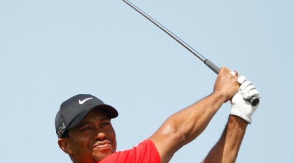 tiger woods a fost amendat pentru ca a scuipat pe terenul de golf