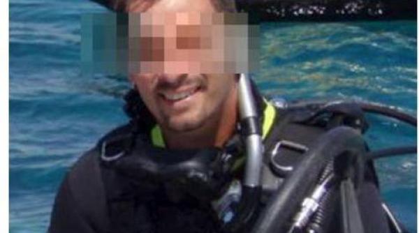 ucigasul si a ingropat pistolul langa casa complicei