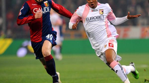 un fotbalist de la palermo jefuit in plina strada