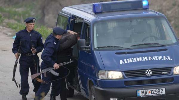 un jandarm a fugit din unitate cu pistolul din dotare