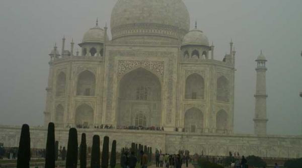 la rece despre o tara in clocot 2