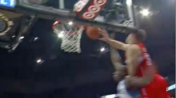 video nu purta casca un baschetbalist american a dat cu capul de panou