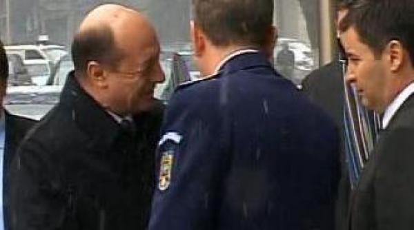 basescu catre igas stai sa vedem cu premierul si dupa aia