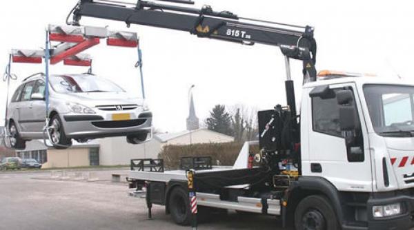 copil de 10 ani ridicat cu tot cu masina in care dormea