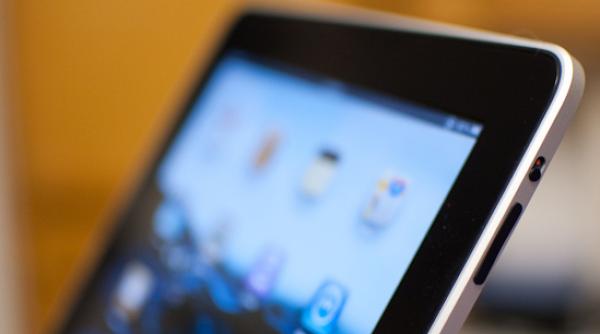 mai asteptam ipad2 pana in iunie